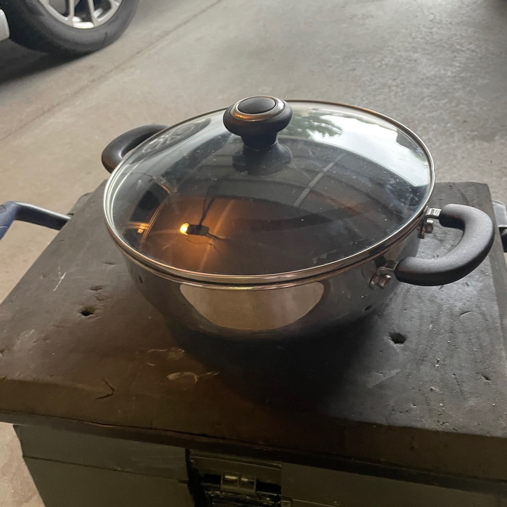 Cook’s essential Stainless Steel Cookware with Glass Lid
4 qt